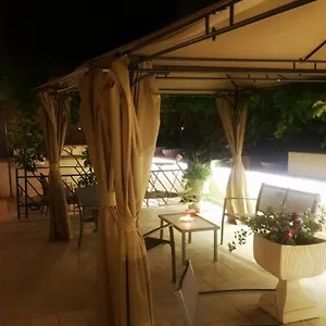 Garden House - Luxury - Self Check-in Only 2*, Roma Italia